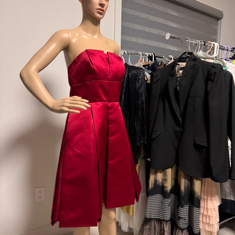 Gorgeous Bari Jay festive holiday cocktail dress